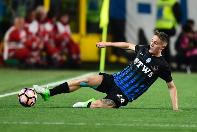 Atalanta's Italian defender Andrea Conti controls the ball during the Italian Serie A football match Atalanta vs Juventus at the 'Atleti Azzurri d'Italia' stadium in Bergamo on April 28, 2017. / AFP PHOTO / MIGUEL MEDINA        (Photo credit should read MIGUEL MEDINA/AFP/Getty Images)