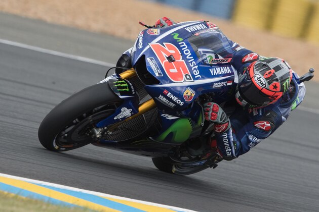 LE MANS, FRANCE - MAY 20:  Maverick Vinales of Spain and  Movistar Yamaha MotoGP  rounds the bend during the MotoGp of France - Qualifying on May 20, 2017 in Le Mans, France.  (Photo by Mirco Lazzari gp/Getty Images)