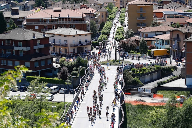 The peloton rides during the 15th stage of the 100th Giro d'Italia, Tour of Italy, cycling race from Valdengo to Bergamo on May 21, 2017.  / AFP PHOTO / Luk BENIES        (Photo credit should read LUK BENIES/AFP/Getty Images)