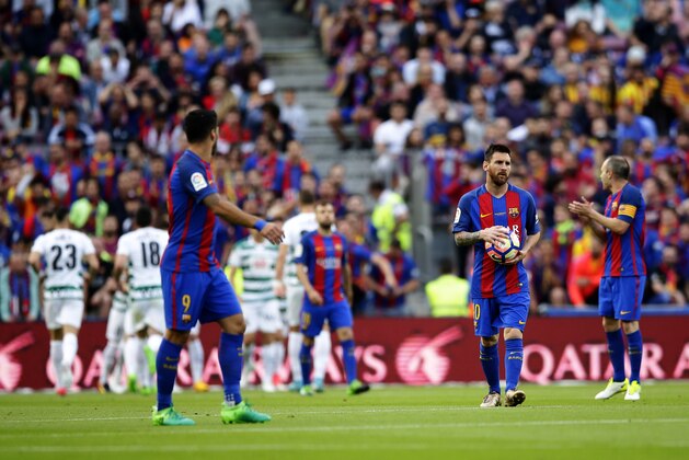 FC Barcelona's Lionel Messi, second right, reacts after Eibar scored during the Spanish La Liga soccer match between FC Barcelona and Eibar at the Camp Nou stadium in Barcelona, Spain, Sunday, May 21, 2017. (AP Photo/Manu Fernandez)