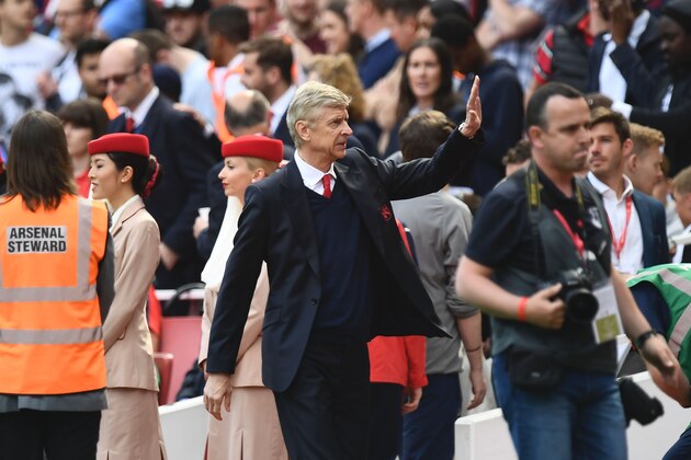 Arsenal's French manager Arsene Wenger (C) arrives for the English Premier League football match between Arsenal and Everton at the Emirates Stadium in London on May 21, 2017.  / AFP PHOTO / Justin TALLIS / RESTRICTED TO EDITORIAL USE. No use with unauthorized audio, video, data, fixture lists, club/league logos or 'live' services. Online in-match use limited to 75 images, no video emulation. No use in betting, games or single club/league/player publications.  /         (Photo credit should read JUSTIN TALLIS/AFP/Getty Images)