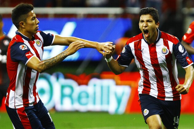 Guadalajara players Nestor Calderon (L) and Angel Zaldivar celebrate after scoring against Atlas during their Mexican Apertura 2016 tournament football match  at Omnilife stadium on August 20, 2016, in Guadalajara, Mexico. / AFP / Hector GUERRERO        (Photo credit should read HECTOR GUERRERO/AFP/Getty Images)