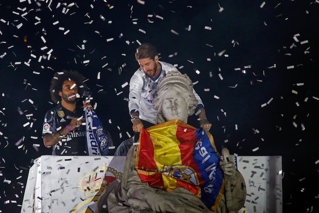 Real Madrid's Brazilian defender Marcelo (L) and Real Madrid's defender Sergio Ramos celebrate the team's win on Plaza Cibeles in Madrid on May 21, 2017 after the Sparish league football match Malaga CF vs Real Madrid CF held at La Rosaleda stadium in Malaga on May 21, 2017.
Madrid sealed a first La Liga title in five years on Sunday -- and 33rd in total -- with a 2-0 victory at Malaga to bring a halt to Barcelona's domination of domestic matters having won six of the previous eight titles.

 / AFP PHOTO / OSCAR DEL POZO        (Photo credit should read OSCAR DEL POZO/AFP/Getty Images)