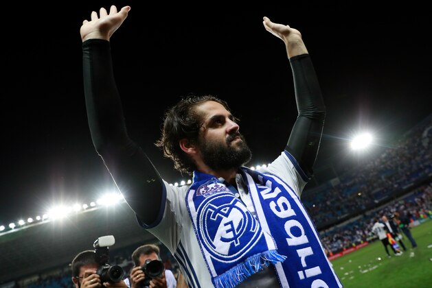 MALAGA, SPAIN - MAY 21: Isco of Real Madrid celebrates after his side are crowned champions following the La Liga match between Malaga and Real Madrid at La Rosaleda Stadium on May 21, 2017 in Malaga, Spain.  (Photo by Gonzalo Arroyo Moreno/Getty Images)