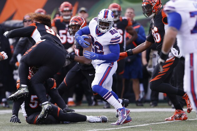 Buffalo Bills running back Reggie Bush (22) runs the ball in the first half of an NFL football game against the Cincinnati Bengals, Sunday, Nov. 20, 2016, in Cincinnati. (AP Photo/Gary Landers)