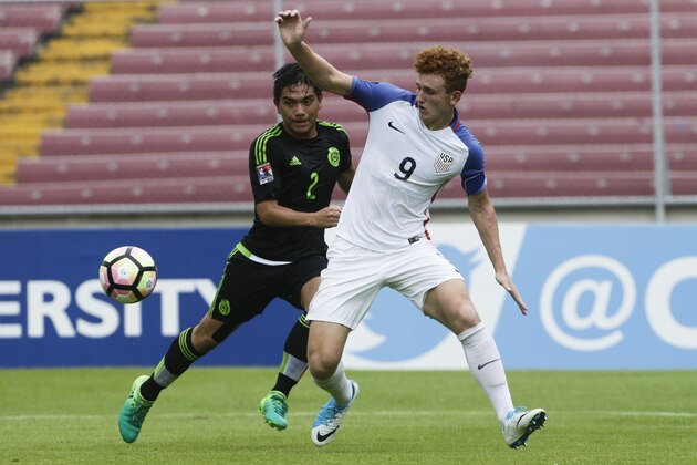 U.S.'s Josh Sargent, right, and Mexico's Adrian Vazquez, left, fight for the ball during the Concacaf under-17 soccer championship final in Panama City, Sunday, May, 7, 2017. (AP Photo/Arnulfo Franco)