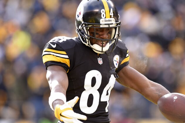 Pittsburgh Steelers wide receiver Antonio Brown celebrates after scoring his first of two touchdowns during the first half of an AFC Wild Card NFL football game against the Miami Dolphins in Pittsburgh, Sunday, Jan. 8, 2017. (AP Photo/Don Wright)
