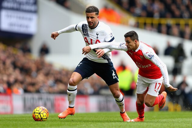 LONDON, ENGLAND - MARCH 05:  Kyle Walker of Tottenham Hotspur and Alexis Sanchez of Arsenal compete for the ball during the Barclays Premier League match between Tottenham Hotspur and Arsenal at White Hart Lane on March 5, 2016 in London, England.  (Photo by Paul Gilham/Getty Images)