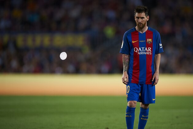BARCELONA, SPAIN - MAY 21:  Lionel Messi of Barcelona looks on during the La Liga match between FC Barcelona and SD Eibar at Camp Nou Stadium on May 21, 2017 in Barcelona, Spain.  (Photo by fotopress/Getty Images)
