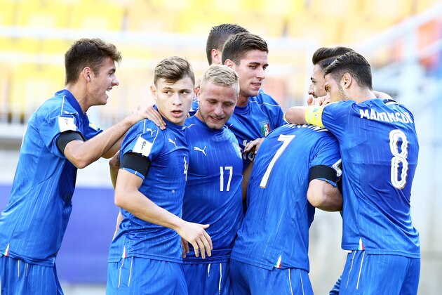 SUWON, SOUTH KOREA - MAY 24: Riccardo Orsolini #7 of Italy celebrte first goal with teammate during the FIFA U-20 World Cup Korea Republic 2017 group D match between South Africa and Italy at Suwon World Cup Stadium on May 24, 2017 in Suwon, South Korea. (Photo by Koji Watanabe/Getty Images)