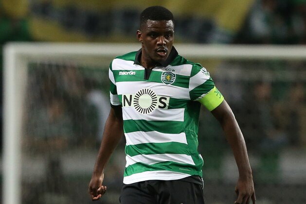 LISBON, PORTUGAL - MARCH 5: Sporting CP's midfielder William Carvalho from Portugal in action during the Primeira Liga match between Sporting CP and Vitoria Guimaraes at Estadio Jose Alvalade on March 5, 2017 in Lisbon, Portugal.  (Photo by Gualter Fatia/Getty Images)