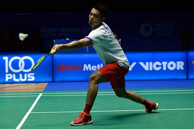 KUCHING, SARAWAK, MALAYSIA - APRIL 08:  Lin Dan of China plays a return shot to Son Wan Ho of South Korea during the men's singles semi-final of the 2017 World BWF Super Series Malaysia Open at the Perpaduan Stadium on April 8, 2017 in Kuching, Sarawak, Malaysia.  (Photo by Allsport Co./Getty Images)