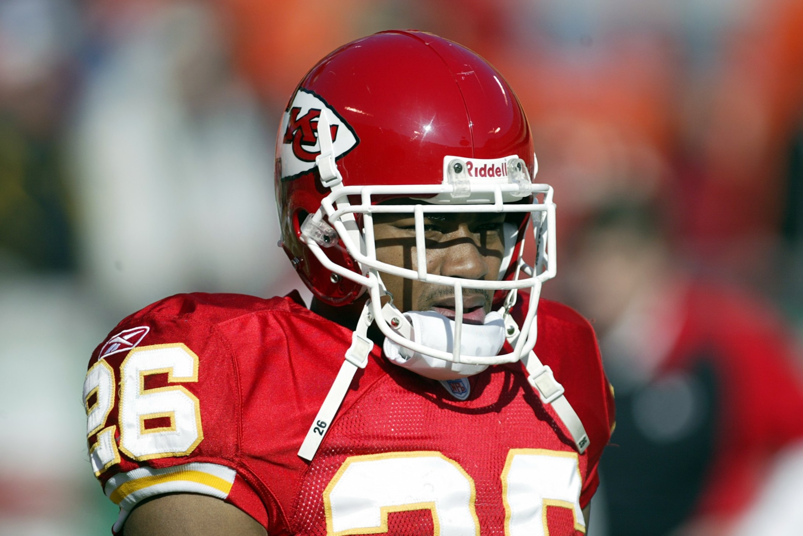 KANSAS CITY, MO - NOVEMBER 19:  Running back Michael Bennett #26 of the Kansas City Chiefs plays in a game against the Oakland Raiders at Arrowhead Stadium in Kansas City, Missouri on November 19, 2006.   (Photo by Tim Umphrey/Getty Images)