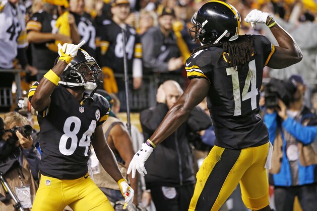 Pittsburgh Steelers wide receiver Antonio Brown (84) celebrates his touchdown with Sammie Coates (14) during the first half of an NFL football game against the Kansas City Chiefs in Pittsburgh, Sunday, Oct. 2, 2016. (AP Photo/Jared Wickerham)
