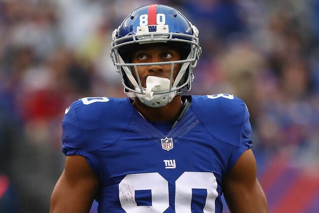 EAST RUTHERFORD, NJ - DECEMBER 18:  Victor Cruz #80 of the New York Giants reacts after making a catch against Nevin Lawson #24 (not pictured) of the Detroit Lions in the first half at MetLife Stadium on December 18, 2016 in East Rutherford, New Jersey. The Giants won 17-6.  (Photo by Al Bello/Getty Images)