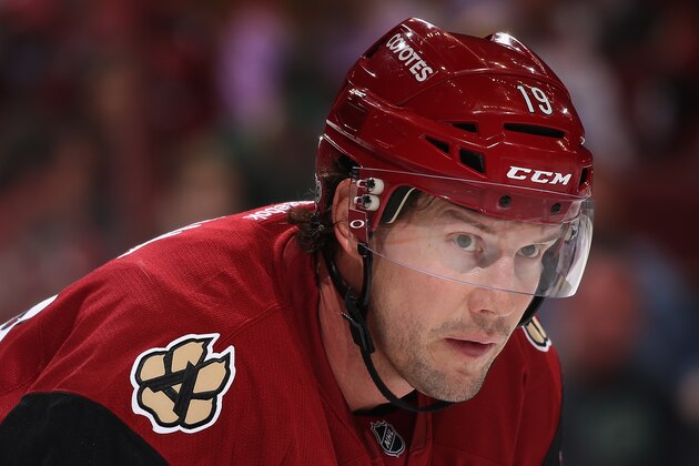 GLENDALE, AZ - APRIL 08:  Shane Doan #19 of the Arizona Coyotes awaits a face off during the second period of the NHL game against the Minnesota Wild at Gila River Arena on April 8, 2017 in Glendale, Arizona. The Wild defeated the Coyotes 3-1. (Photo by Christian Petersen/Getty Images)