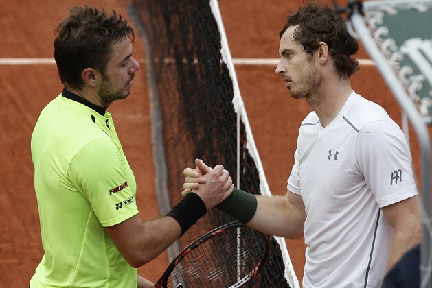 Britain's Andy Murray, right, shakes hands with Switzerland's Stan Wawrinka after their semifinal match of the French Open tennis tournament at the Roland Garros stadium, Friday, June 3, 2016 in Paris. (AP Photo/Christophe Ena)
