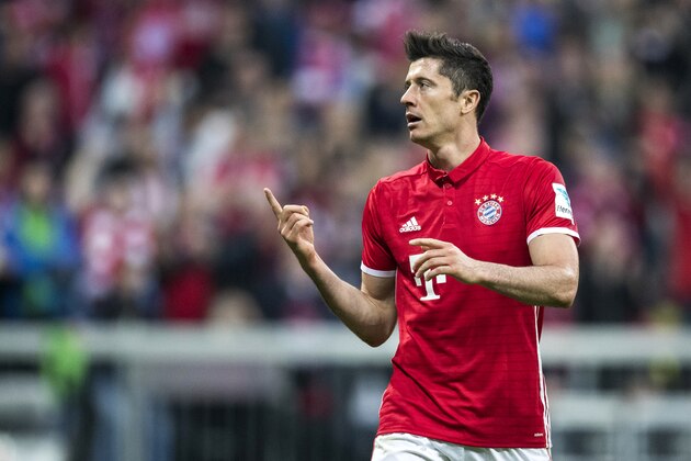MUNICH, GERMANY - APRIL 08:  Robert Lewandowski of FC Bayern Muenchen celebrates after scoring his team's fourth goal by penalty during the Bundesliga match between Bayern Muenchen and Borussia Dortmund at Allianz Arena on April 8, 2017 in Munich, Germany.  (Photo by Boris Streubel/Getty Images)