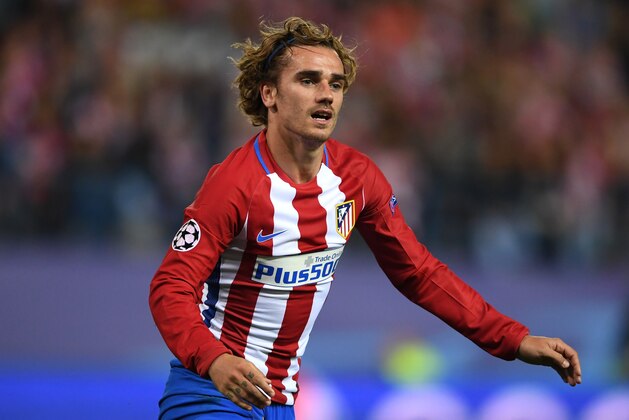 MADRID, SPAIN - MAY 10:  Antoine Griezmann of Atletico Madrid looks on during the UEFA Champions League Semi Final second leg match between Club Atletico de Madrid and Real Madrid CF at Vicente Calderon Stadium on May 10, 2017 in Madrid, Spain.  (Photo by Laurence Griffiths/Getty Images)