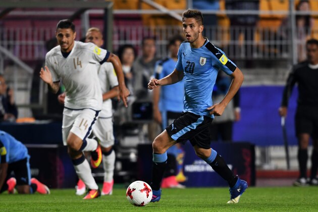 SUWON, SOUTH KOREA - MAY 21:  Ridrigo Bentancur #20 of Uruguay in action during the FIFA U-20 World Cup Korea Republic 2017 group D match between Italy and Uruguay at Suwon World Cup Stadium on May 21, 2017 in Suwon, South Korea.  (Photo by Etsuo Hara/Getty Images)