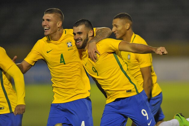 Brazil's player Felipe Vizeu (#9) celebrates his goal against  Argentina  during their  U-20 South American Championship football match at the Olimpico Atahualpa stadium in Quito, Ecuador on February 08, 2017. / AFP / JUAN CEVALLOS        (Photo credit should read JUAN CEVALLOS/AFP/Getty Images)
