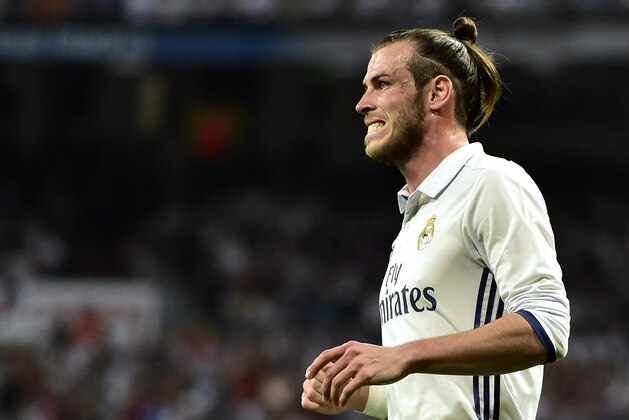 Real Madrid's Welsh forward Gareth Bale grimaces after missing a goal opportunity during the Spanish league Clasico football match Real Madrid CF vs FC Barcelona at the Santiago Bernabeu stadium in Madrid on April 23, 2017.
Barcelona won 3-2. / AFP PHOTO / GERARD JULIEN        (Photo credit should read GERARD JULIEN/AFP/Getty Images)
