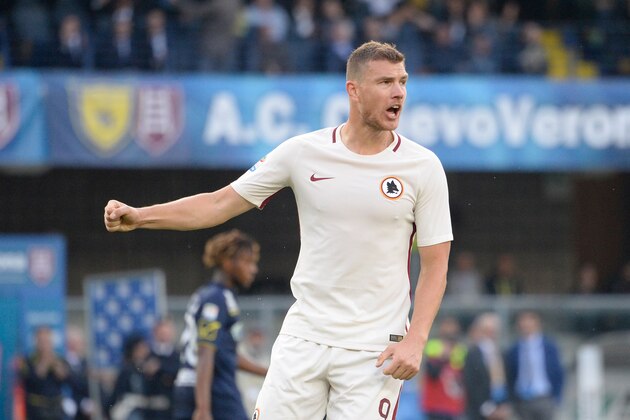 VERONA, ITALY - MAY 20:  Edin Dzeko  of  AS Roma celebrates after scoring  his team's fiveth goal during the Serie A match between AC ChievoVerona and AS Roma at Stadio Marc'Antonio Bentegodi on May 20, 2017 in Verona, Italy.  (Photo by Dino Panato/Getty Images)