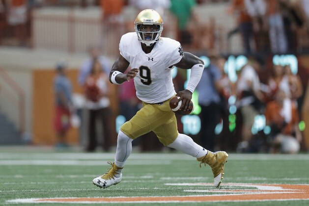 AUSTIN, TX - SEPTEMBER 04:  Malik Zaire #9 of the Notre Dame Fighting Irish runs out of the pocket during the first half against the Texas Longhorns at Darrell K. Royal-Texas Memorial Stadium on September 4, 2016 in Austin, Texas.  (Photo by Ronald Martinez/Getty Images)