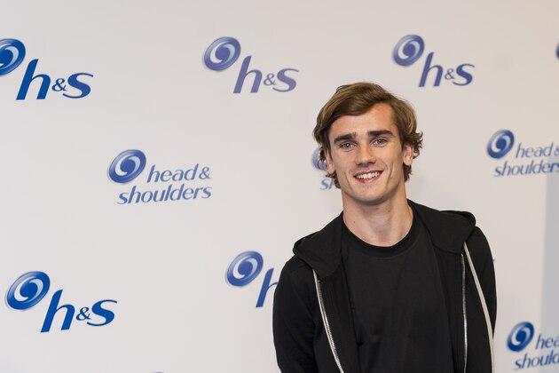 MADRID, SPAIN - APRIL 06:  Soccer player of Atletico de Madrid Antoine Griezman attends to the 'New h&s Ambassador' presentation at NH Collection Eurobuilding Hotel on April 6, 2017 in Madrid, Spain.  (Photo by Juan Naharro Gimenez/Getty Images)
