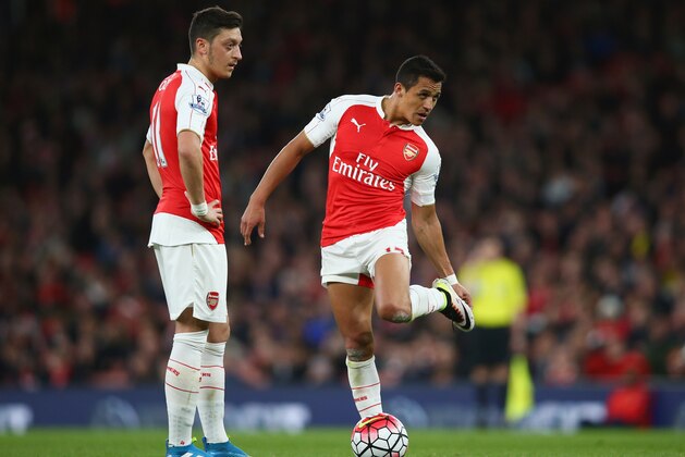 LONDON, ENGLAND - APRIL 21:  Mesut Ozil and Alexis Sanchez of Arsenal prepare to kick off during the Barclays Premier League match between Arsenal and West Bromwich Albion at the Emirates Stadium on April 21, 2016 in London, England.  (Photo by Paul Gilham/Getty Images)