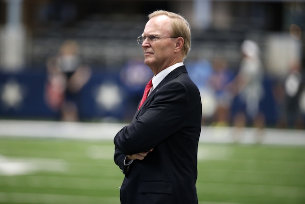 New York Giants owner John Mara stands on the field watching the team warm up before an NFL football game against the Dallas Cowboys on Sunday Sept. 11,  2016, in Arlington, Texas. (AP Photo/Michael Ainsworth)