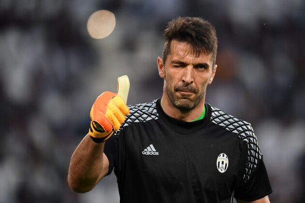 TURIN, ITALY - MAY 09: Gianluigi Buffon of Juventus thumbs up prior to the UEFA Champions League Semi Final second leg match between Juventus and AS Monaco at Juventus Stadium on May 9, 2017 in Turin, Italy. (Photo by Etsuo Hara/Getty Images)