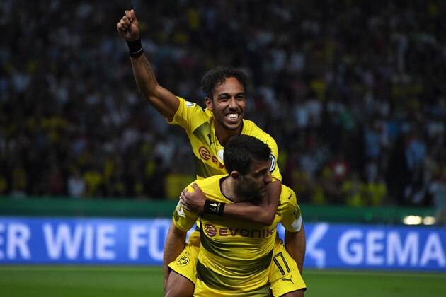 BERLIN, GERMANY - MAY 27:  Pierre-Emerick Aubameyang (Top) of Borussia Dortmund celebrates winning at the final whistle of the DFB Cup Final match between Eintracht Frankfurt and Borussia Dortmund at Olympiastadion on May 27, 2017 in Berlin, Germany.  (Photo by Etsuo Hara/Getty Images)