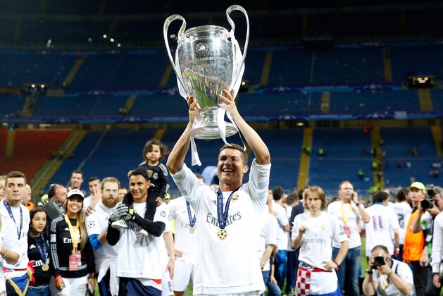 Real Madrid's Cristiano Ronaldo celebrates with the trophy after the Champions League final soccer match between Real Madrid and Atletico Madrid at the San Siro stadium in Milan, Italy, Saturday, May 28, 2016. Real Madrid won 5-3 on penalties after the match ended 1-1 after extra time.   (AP Photo/Antonio Calanni)