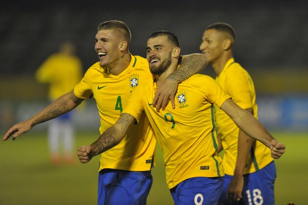 Brazil's player Felipe Vizeu (#9) celebrates his goal against  Argentina  during their  U-20 South American Championship football match at the Olimpico Atahualpa stadium in Quito, Ecuador on February 08, 2017. / AFP / JUAN CEVALLOS        (Photo credit should read JUAN CEVALLOS/AFP/Getty Images)