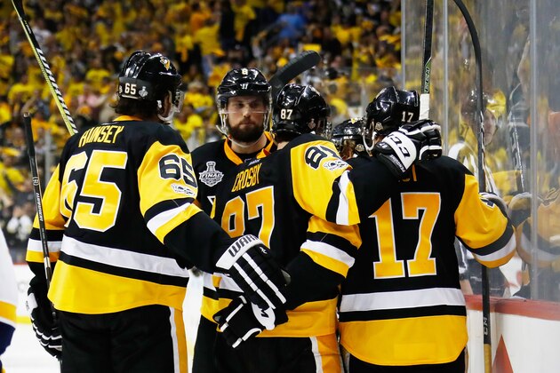 PITTSBURGH, PA - MAY 31:  Members of the Pittsburgh Penguins celebrate a goal by Jake Guentzel #59 during the third period in Game Two of the 2017 NHL Stanley Cup Final against the Nashville Predators at PPG Paints Arena on May 31, 2017 in Pittsburgh, Pennsylvania.  (Photo by Gregory Shamus/Getty Images)