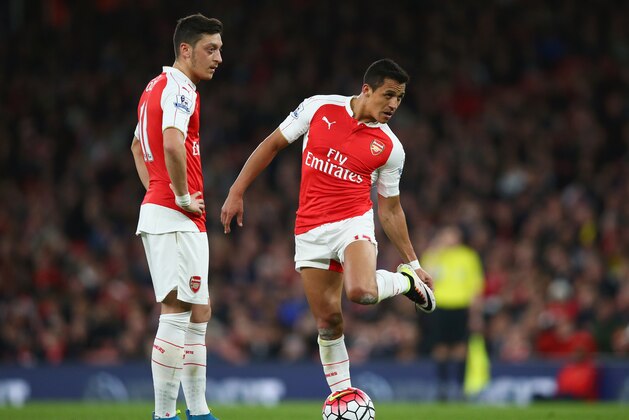 LONDON, ENGLAND - APRIL 21:  Mesut Ozil and Alexis Sanchez of Arsenal prepare to kick off during the Barclays Premier League match between Arsenal and West Bromwich Albion at the Emirates Stadium on April 21, 2016 in London, England.  (Photo by Paul Gilham/Getty Images)