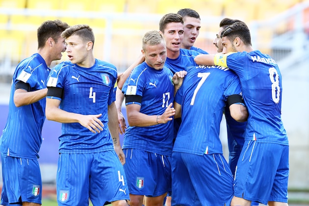 SUWON, SOUTH KOREA - MAY 24: Riccardo Orsolini #7 of Italy celebrte first goal with teammate during the FIFA U-20 World Cup Korea Republic 2017 group D match between South Africa and Italy at Suwon World Cup Stadium on May 24, 2017 in Suwon, South Korea. (Photo by Koji Watanabe/Getty Images)