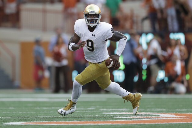 AUSTIN, TX - SEPTEMBER 04:  Malik Zaire #9 of the Notre Dame Fighting Irish runs out of the pocket during the first half against the Texas Longhorns at Darrell K. Royal-Texas Memorial Stadium on September 4, 2016 in Austin, Texas.  (Photo by Ronald Martinez/Getty Images)