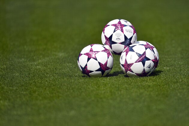 PARIS, FRANCE - APRIL 29:  A general view of footballs before the Women's Champions League match between Paris Saint Germain and Barcelona at Parc des Princes on April 29, 2017 in Paris, France.  (Photo by Aurelien Meunier/Getty Images )