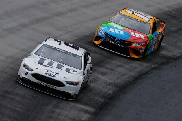 BRISTOL, TN - APRIL 24:  Brad Keselowski, driver of the #2 Miller Lite Ford, leads Kyle Busch, driver of the #18 M&M's Toyota, during the Monster Energy NASCAR Cup Series Food City 500 at Bristol Motor Speedway on April 24, 2017 in Bristol, Tennessee.  (Photo by Sean Gardner/Getty Images)
