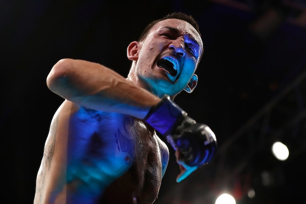 RIO DE JANEIRO, BRAZIL - JUNE 03:  Max Holloway celebrates after his TKO victory over Jose Aldo of Brazil in their UFC featherweight championship bout during the UFC 212 event at Jeunesse Arena on June 3, 2017 in Rio de Janeiro, Brazil. (Photo by Buda Mendes/Zuffa LLC/Zuffa LLC via Getty Images)