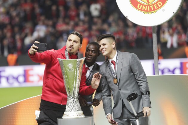 STOCKHOLM, SWEDEN - MAY 24: Zlatan Ibrahimovi of Manchester United takes a selfie during the UEFA Europa League Final between Ajax and Manchester United  at Friends Arena on May 24, 2017 in Stockholm, Sweden.  (Photo by Nils Petter Nilsson/Getty Images)