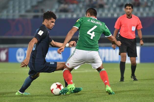 England's forward Dominic Solanke (L) dribbles the ball next to Mexico's defender Juan Aguayo during the U-20 World Cup quarter-final football match between England and Mexico in Cheonan on June 5, 2017.  / AFP PHOTO / KIM DOO-HO        (Photo credit should read KIM DOO-HO/AFP/Getty Images)