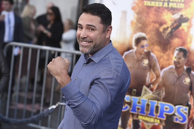 Oscar De La Hoya arrives at the Los Angeles premiere of