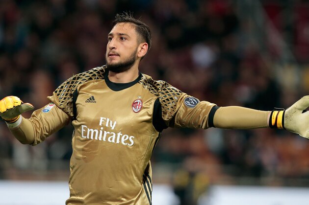 MILAN, ITALY - MAY 07:  Gianluigi Donnarumma of AC Milan gestures during the Serie A match between AC Milan and AS Roma at Stadio Giuseppe Meazza on May 7, 2017 in Milan, Italy.  (Photo by Emilio Andreoli/Getty Images)