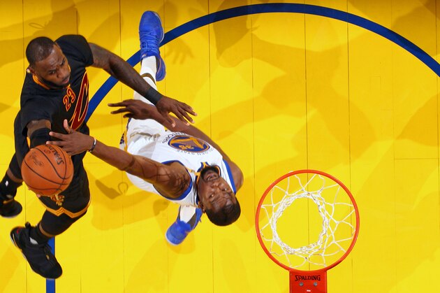 OAKLAND, CA - JUNE 4:  LeBron James #23 of the Cleveland Cavaliers drives to the basket against Kevin Durant #35 of the Golden State Warriors in Game Two of the 2017 NBA Finals on June 4, 2017 at ORACLE Arena in Oakland, California. NOTE TO USER: User expressly acknowledges and agrees that, by downloading and or using this photograph, user is consenting to the terms and conditions of Getty Images License Agreement. Mandatory Copyright Notice: Copyright 2017 NBAE (Photo by Nathaniel S. Butler/NBAE via Getty Images)
