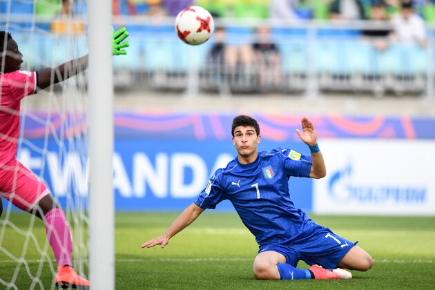 Italy's midfielder Riccardo Orsolini scores a goal past Zambia's goalkeeper Mangani Banda during the U-20 World Cup quarter-final football match between Italy and Zambia in Suwon on June 5, 2017.  / AFP PHOTO / JUNG Yeon-Je        (Photo credit should read JUNG YEON-JE/AFP/Getty Images)