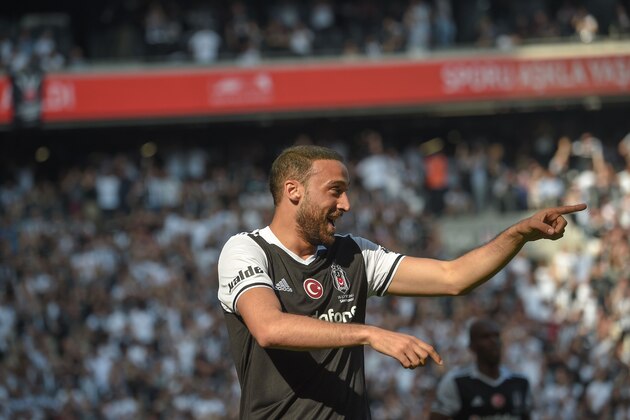 Besiktas' Turkish forward Cenk Tosun celebrates with teammates after scoring a goal against Osmanli during the Turkish Spor Toto Super league football match between Besiktas and Osmanlispor at the Vodafone Park stadium on June 3, 2017 in Istanbul. / AFP PHOTO / OZAN KOSE        (Photo credit should read OZAN KOSE/AFP/Getty Images)