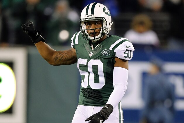 New York Jets outside linebacker Darron Lee during an NFL football game against the New England Patriots at MetLife Stadium in East Rutherford, N.J. Sunday, Nov. 17, 2016. (Winslow Townson/AP Images for Panini)